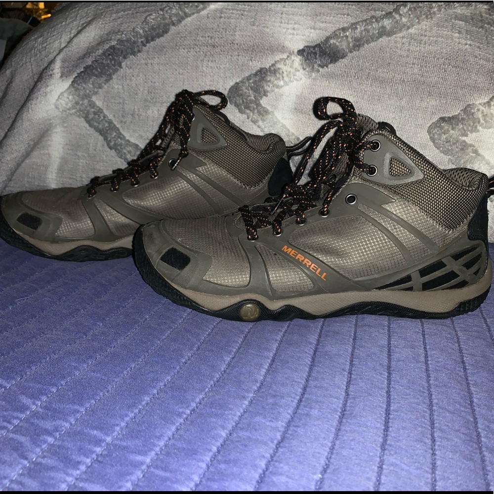 MERRELL’s men’s 10.5 army green and orange